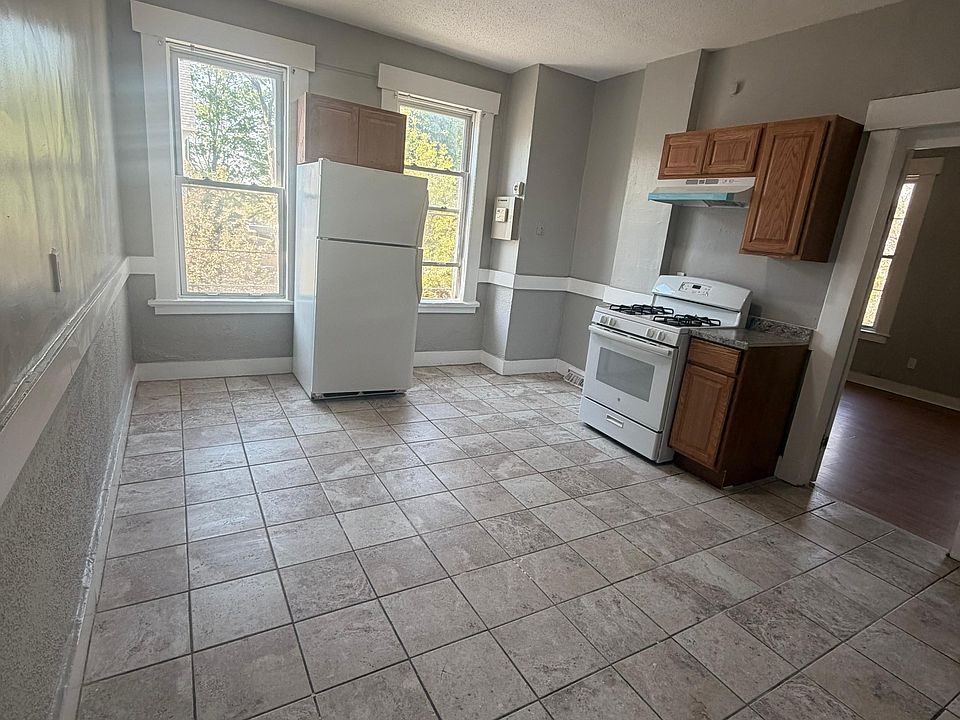 1st image of 70-72 Shelton Ave