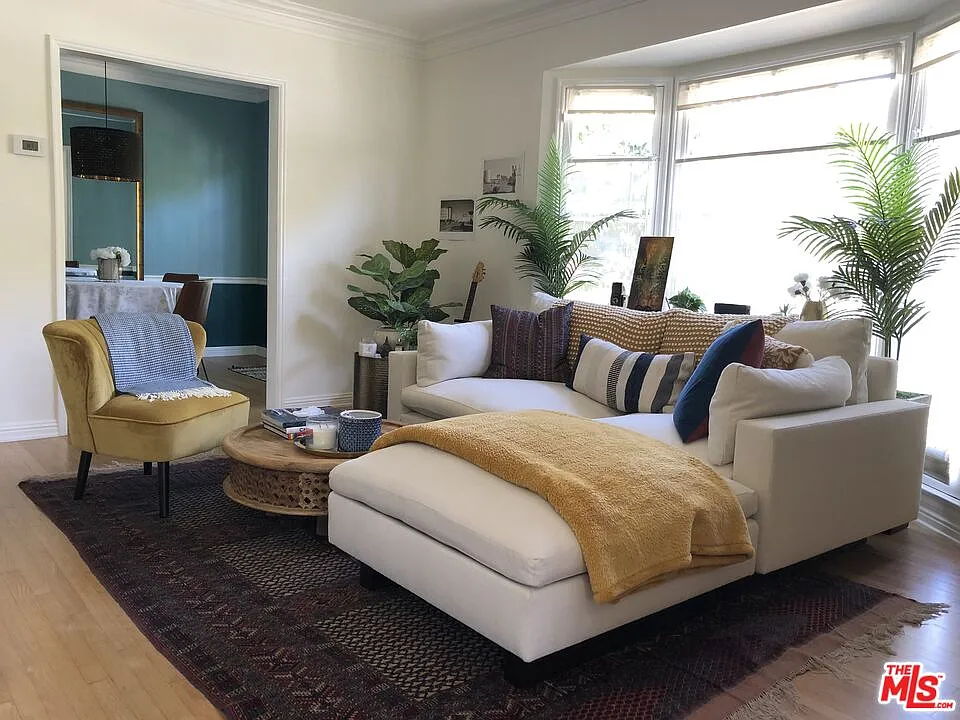 2 bed, 1.0 bath, 950 sqft, $3,300 — Photo 3