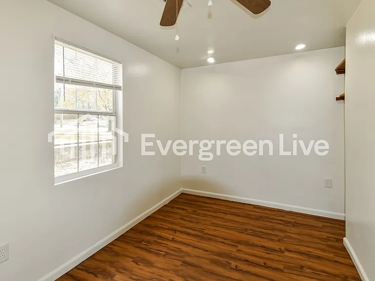 1119 Glenwood Rd — Photo 10