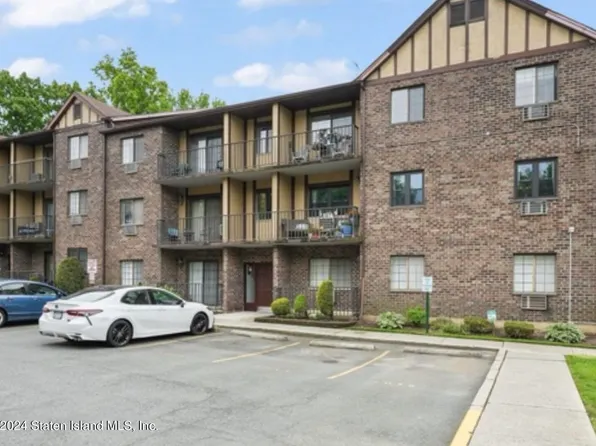 50 Donna Ct APT 4, Staten Island, NY 10314