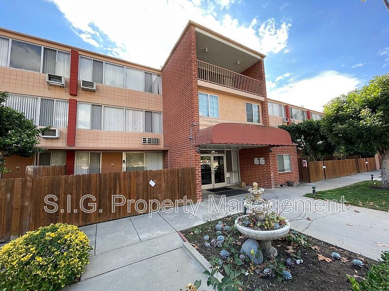 1st image of 650 N Oakland Ave APT 112