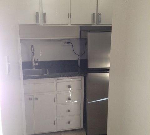 4th image of 1454 Marion St APT 3