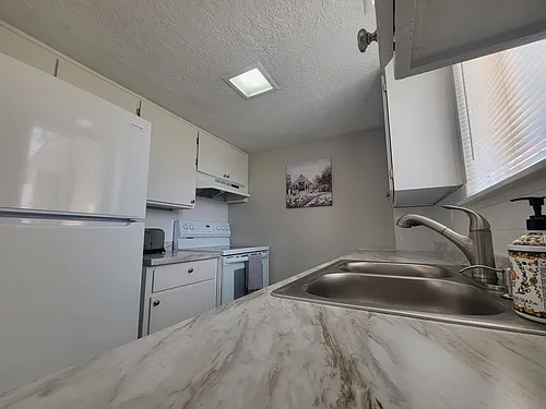 Newly Renovated Townhouse - Pet Friendly!! Photo 1 Newly Renovated Townhouse - Pet Friendly!! Photo 1