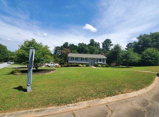 1 Pine Wood Dr, Greenville, SC 29607