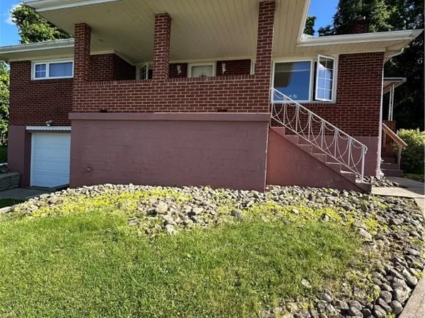1901 Maine Ave, West Mifflin, PA 15122