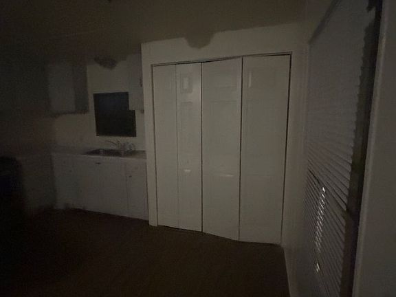 3rd image of 201 W Scharbauer St