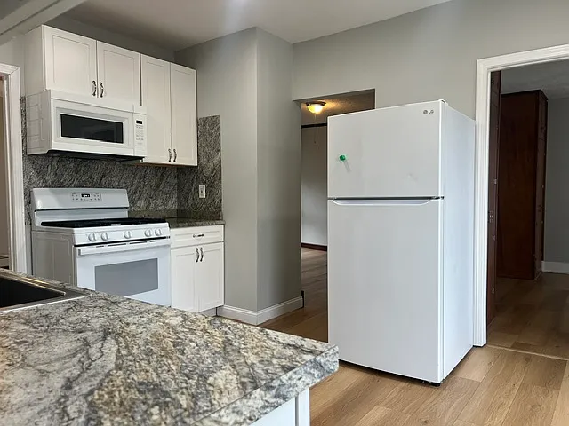 3 bed, $2,800 — Photo 2
