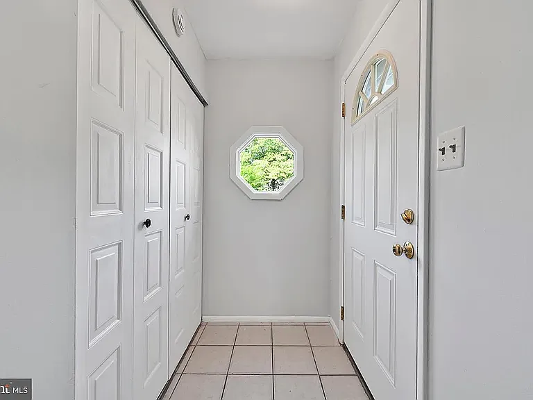 3 bed, 1.5 bath, 1402 sqft, $2,150 — Photo 4
