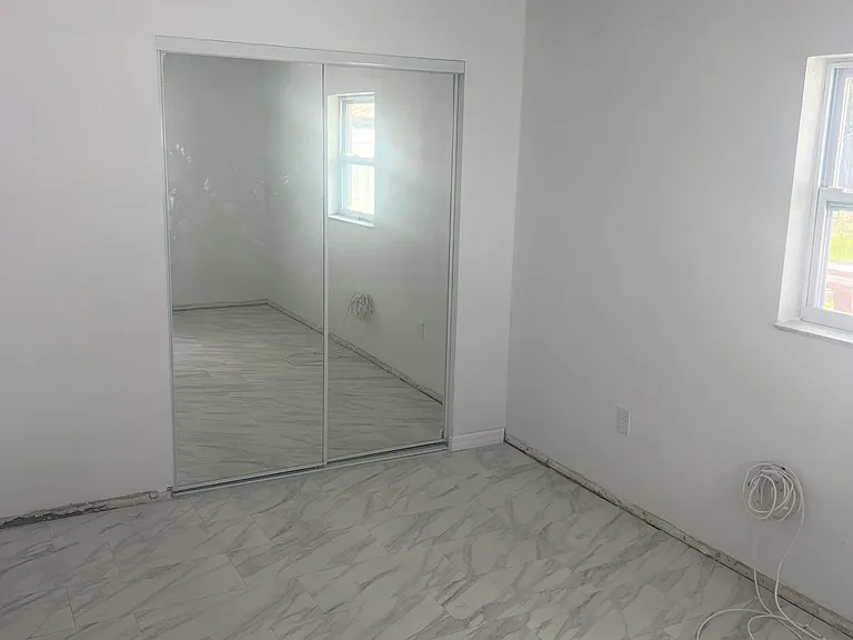 2319 Stratford Dr — Photo 9