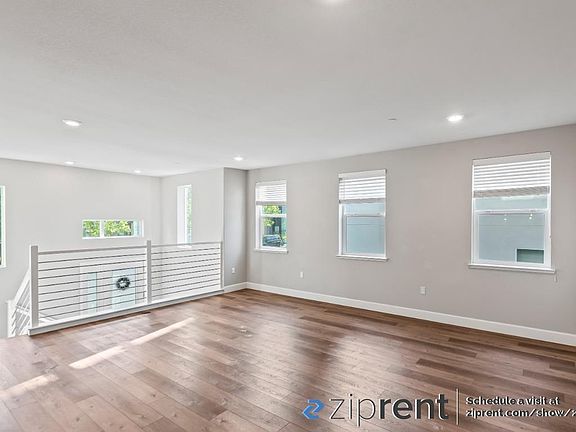 4th image of 157 Llano De Los Robles Ave #7