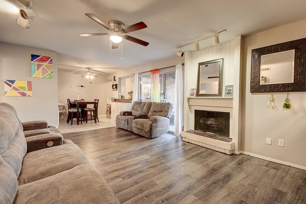 Building Photo - 5150 Amesbury Dr #224