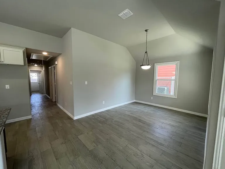 1019 E Hattie St — Photo 6