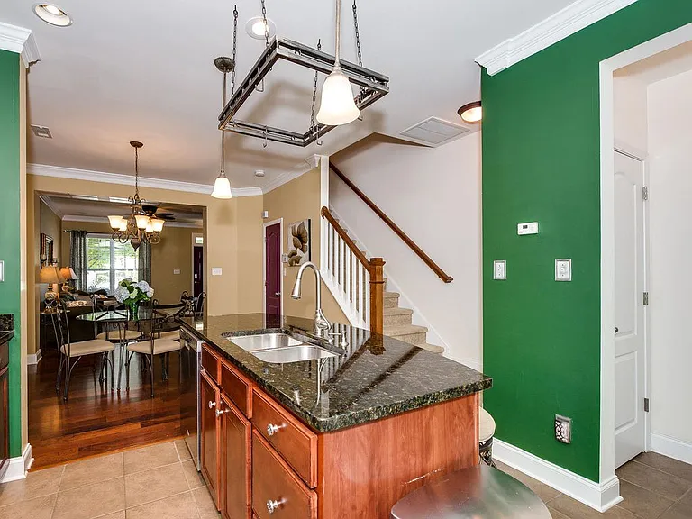 301 Hurston Cir — Photo 4
