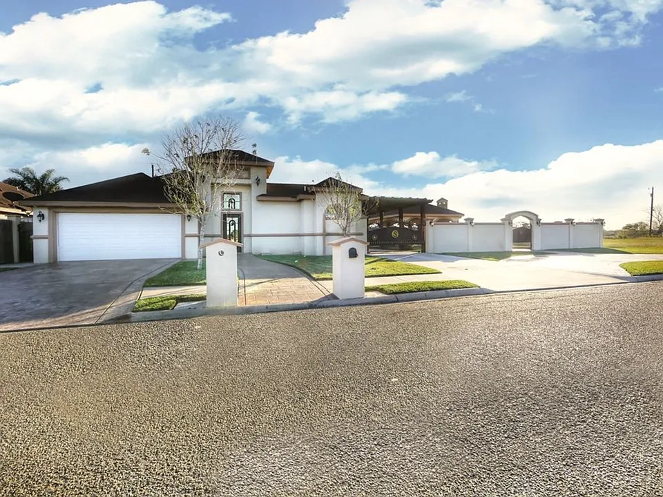 1033 Esteban Ave