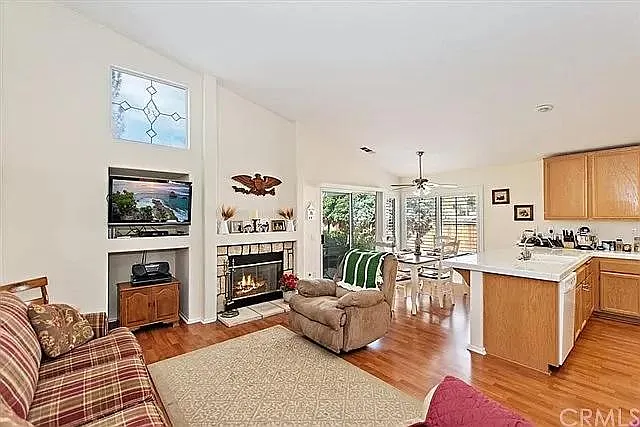 44725 Lorraine Dr — Photo 5