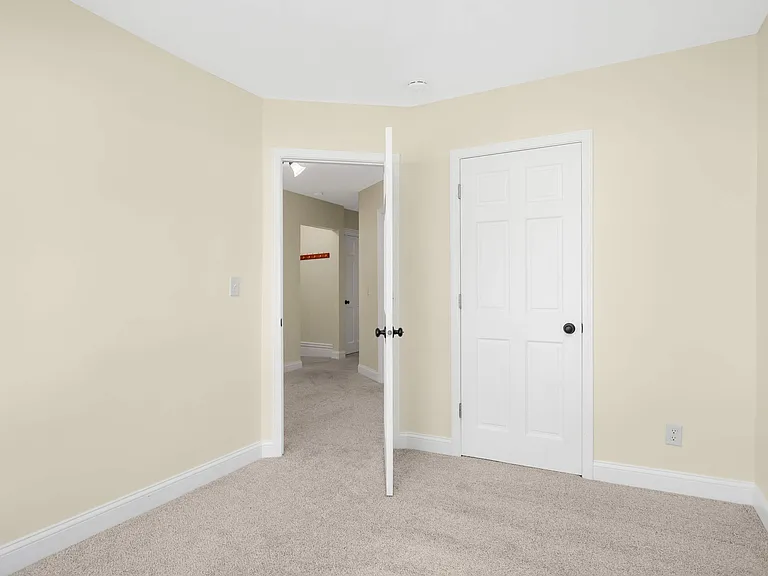 460 Beaumont St — Photo 29