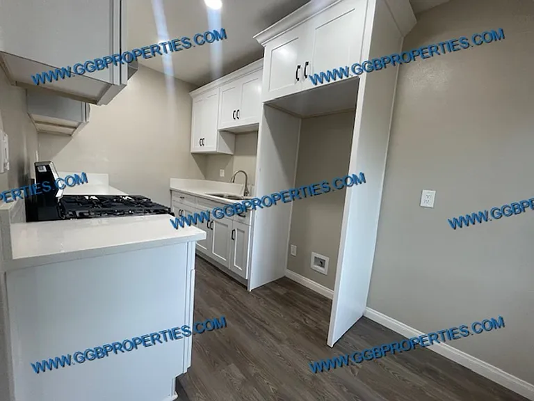8160-8168 Orangewood Ave — Photo 3