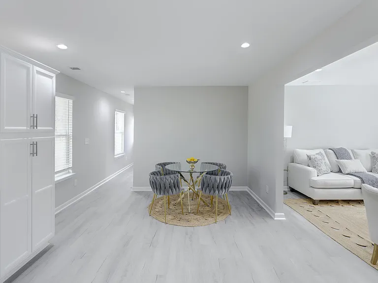 122 Thompson St — Photo 24