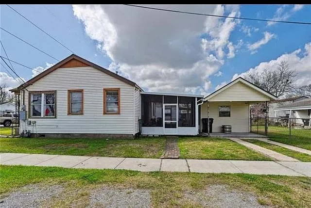 2420 Fenelon St — Photo 18