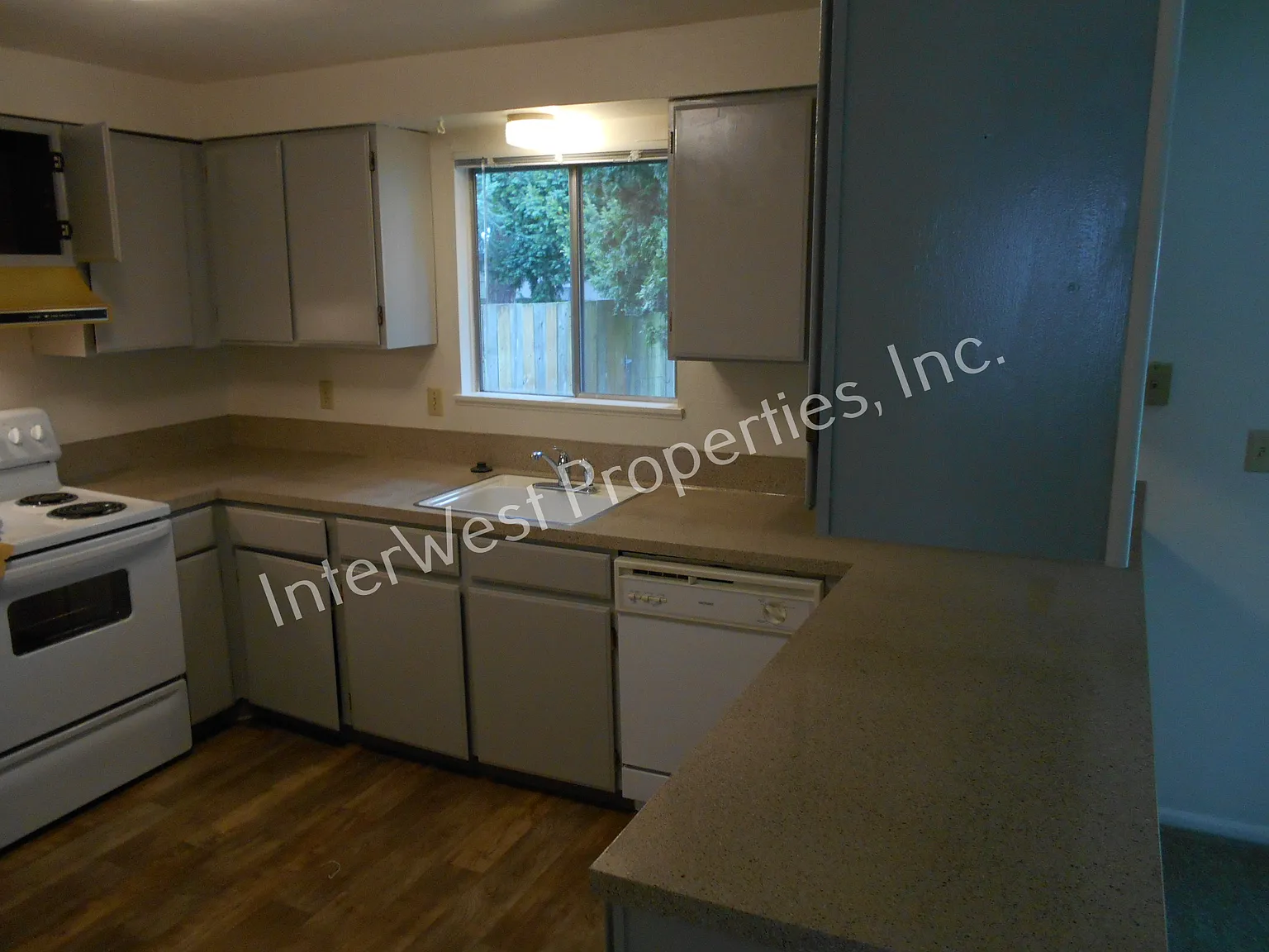 3 bed, 1.5 bath, 1500 sqft, $2,195 — Photo 3
