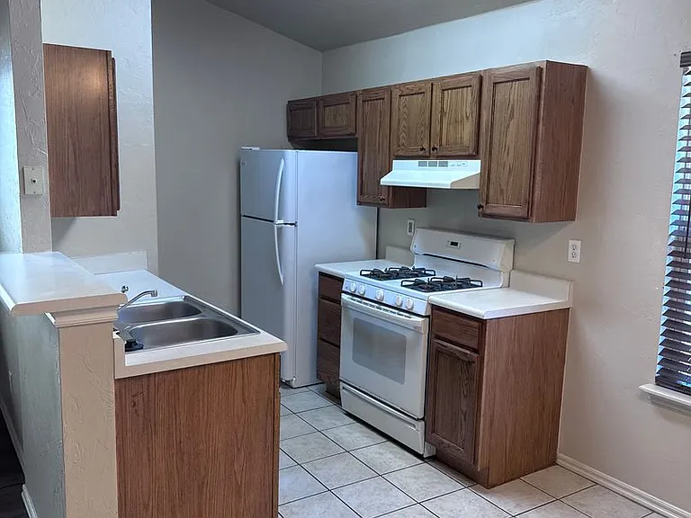 2508-2510 Leeds Ln — Photo 20