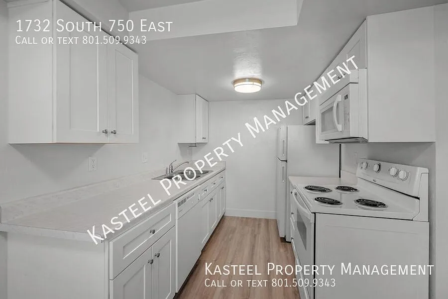 Large Updated 2 Bedroom with Central Air — Photo 3
