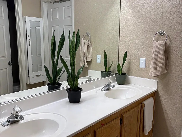 2591 Raywood St — Photo 7