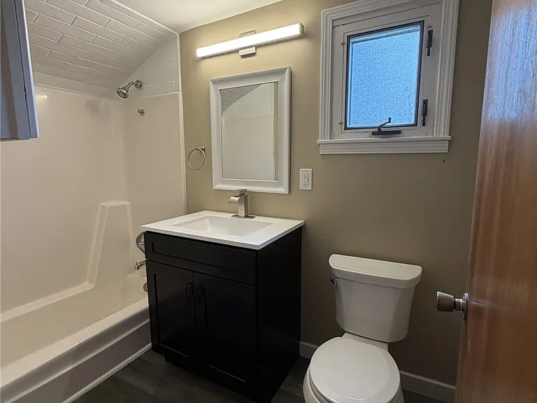 1154 Eisenhower Dr — Photo 22