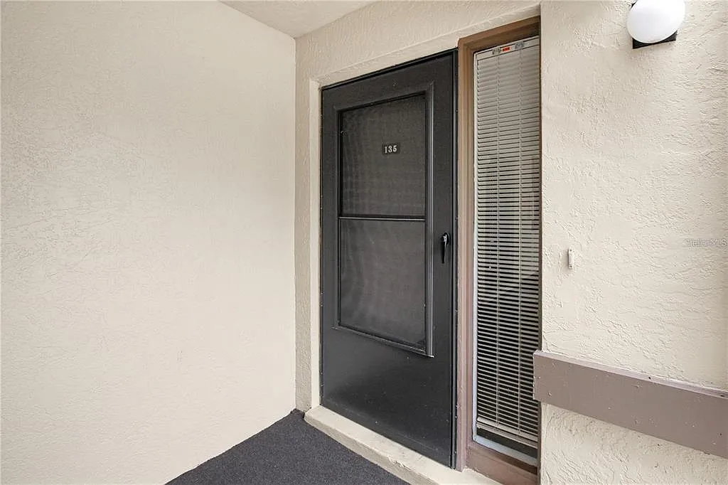 2 bed, 2.0 bath, 924 sqft, $2,000 — Photo 2