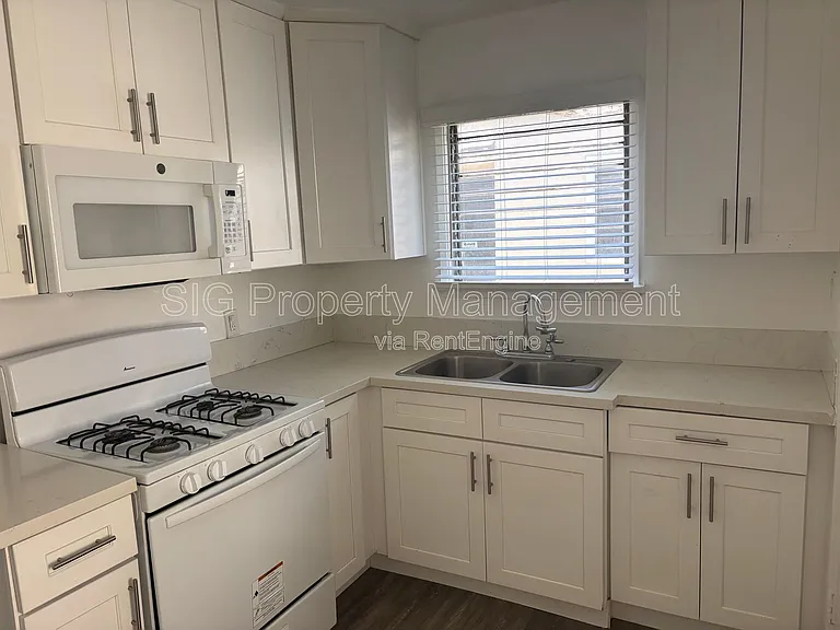 417 E Elmwood Ave #B — Photo 4