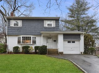 2 Sheffield Rd, Great Neck, NY 11021