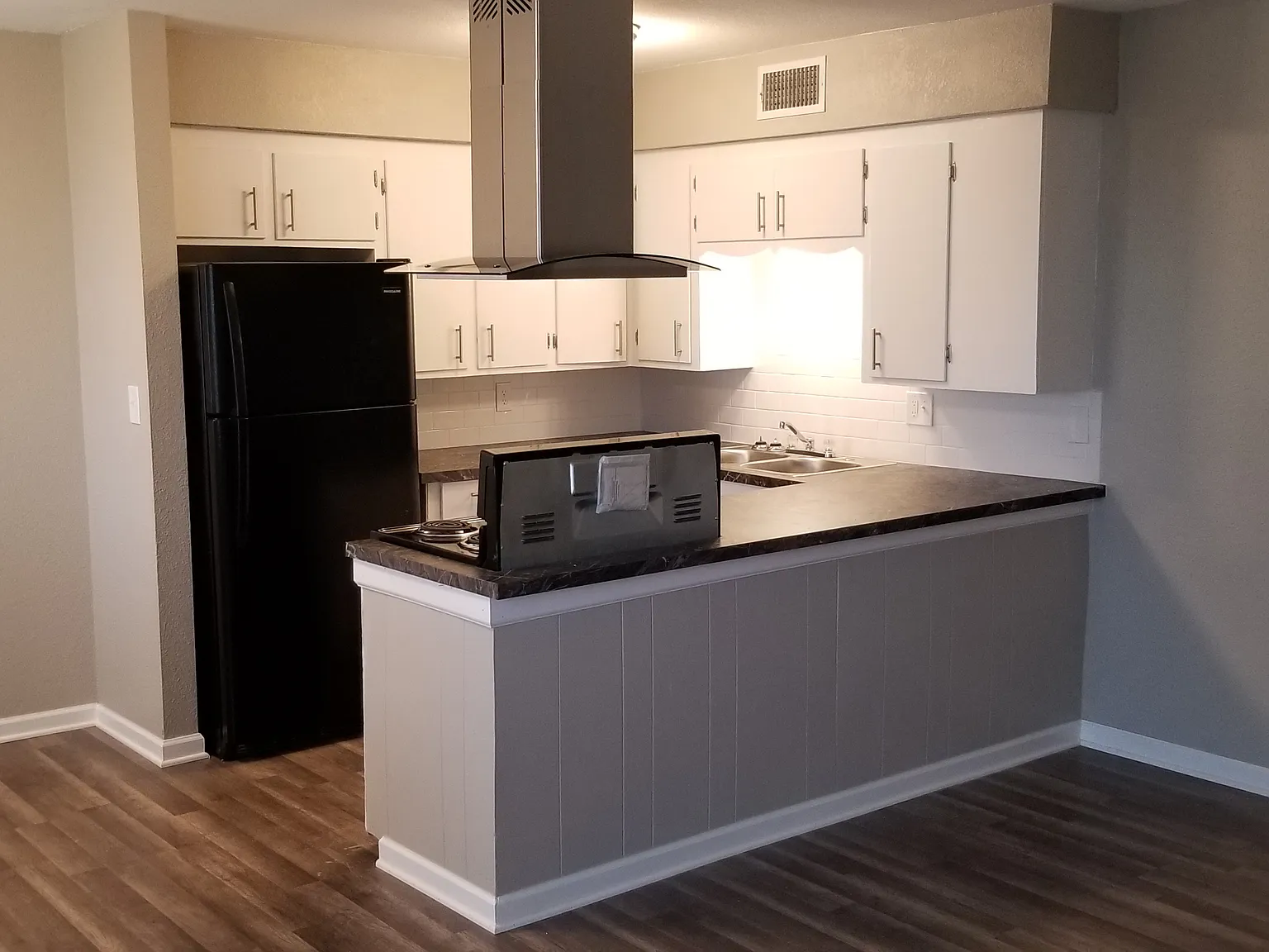 2 bed, 800 sqft, $760 — Photo 1
