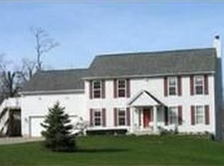 915 Middleboro Rd, Oregonia, OH 45054
