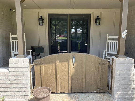 2nd image of 1404 N Choctaw Pl