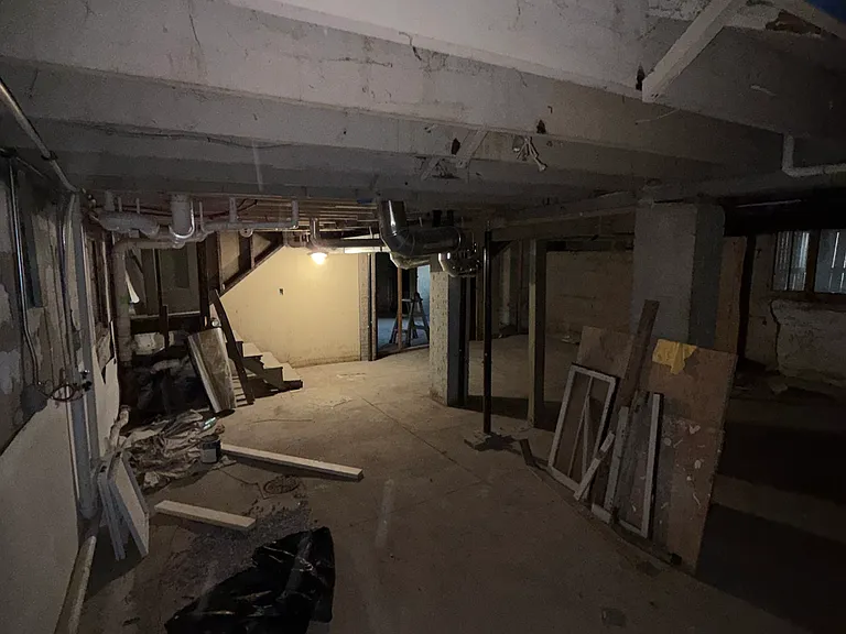 236 S 42nd St — Photo 33