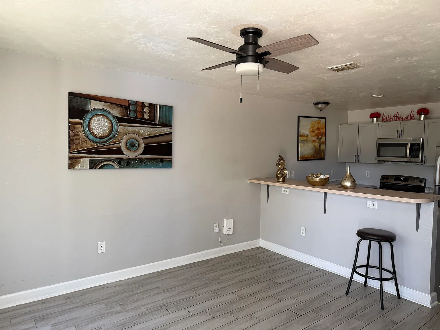 3 bed, 1150 sqft, $1,750 — Photo 2