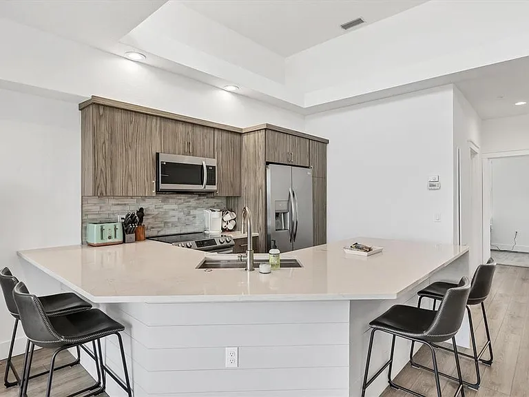 8234 Harborside Cir — Photo 6