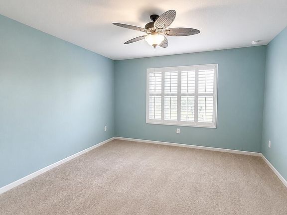 5th image of 812 Persimmon Pl