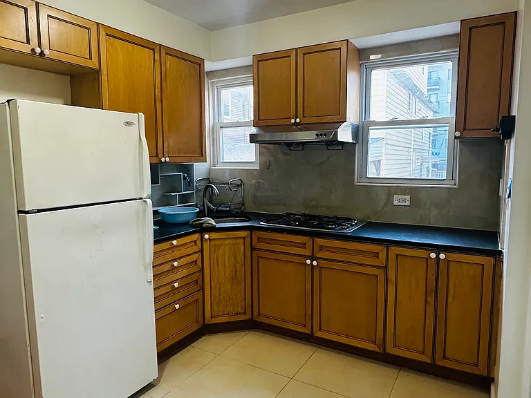 146-12 34th Ave — Photo 3