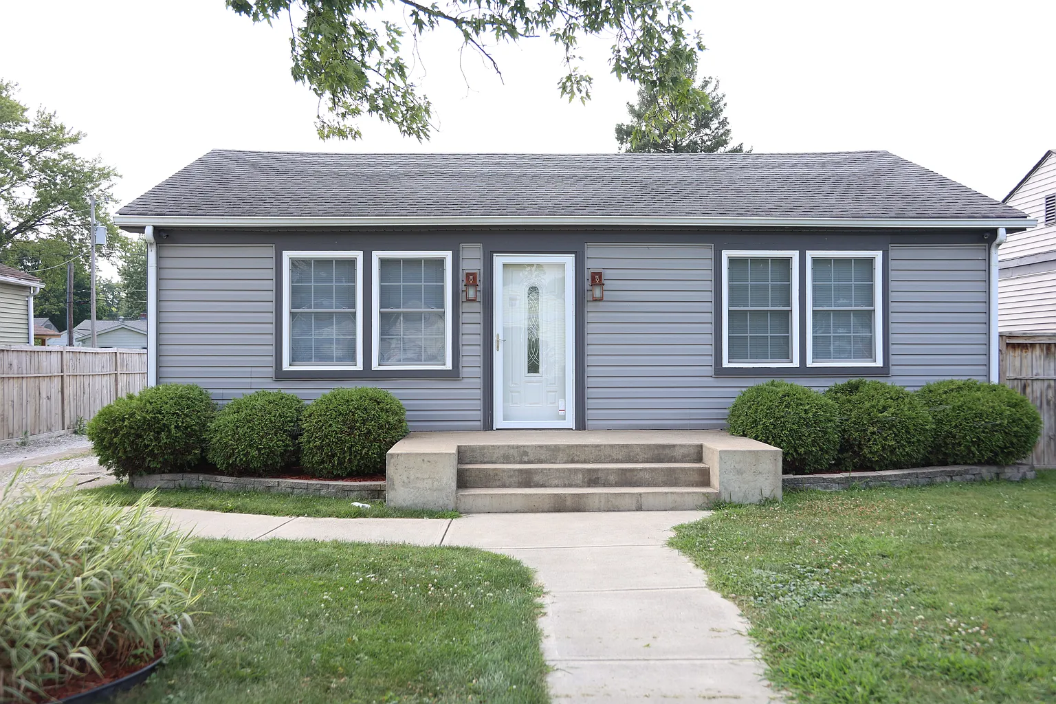 2926 Denison St photo 1