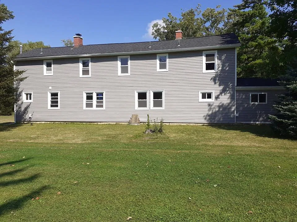 2 bed, 1.5 bath, 1200 sqft, $1,365 — Photo 2