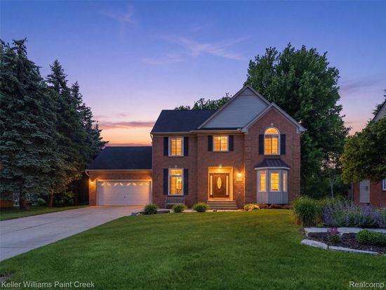 2842 Manorwood Dr, Troy, MI 48085