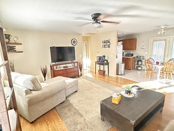 4th image of 125 Shamrock Dr