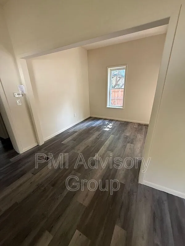 2 bed, 1.5 bath, 1332 sqft, $1,070 — Photo 3
