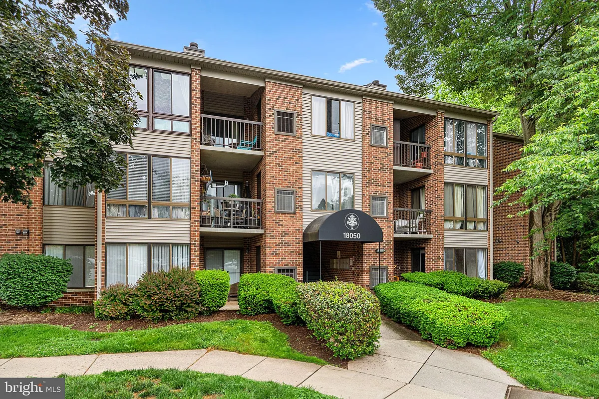 Building Photo - 18050 Chalet Dr #14103