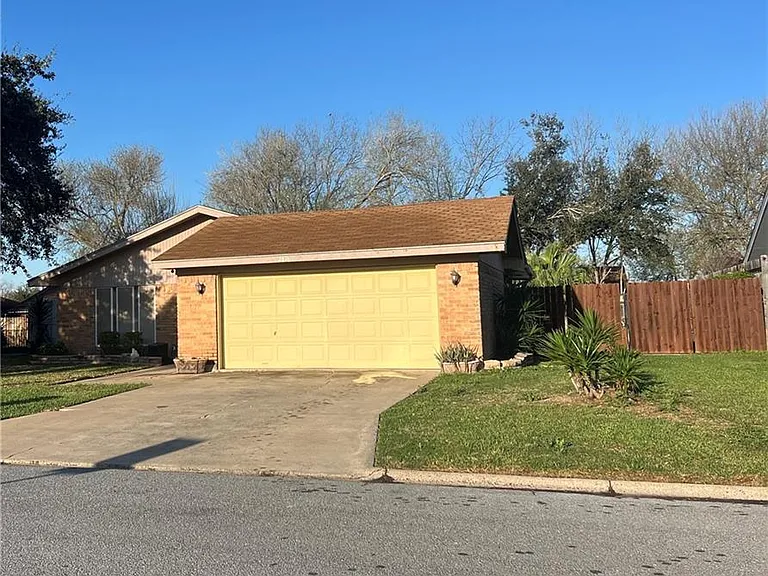 2816 Gardenia Cir — Photo 1