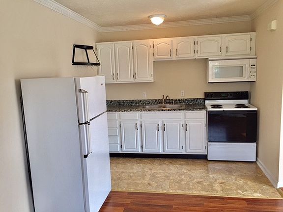 3rd image of 2701 W Glenwood Ave