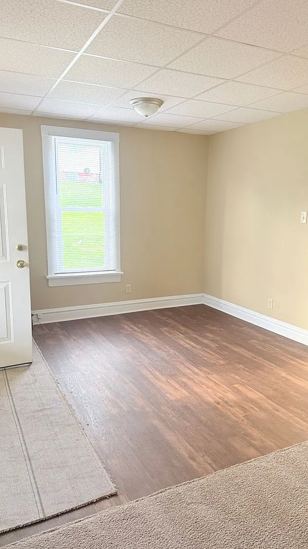 Large 4 bedroom single family home ready now! — Photo 2