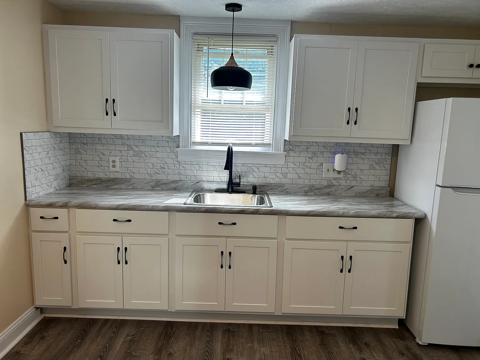 2 bed, 925 sqft, $1,900 — Photo 3