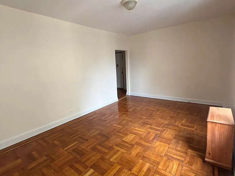 11 Hillside Ave #4J — Photo 2